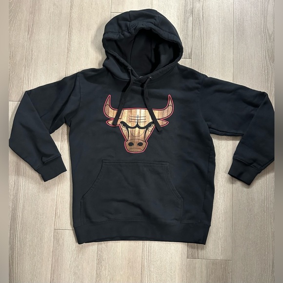 Fanatics Chicago Bulls men’s small black hoodie. Could fit up to women’s medium - Picture 1 of 7
